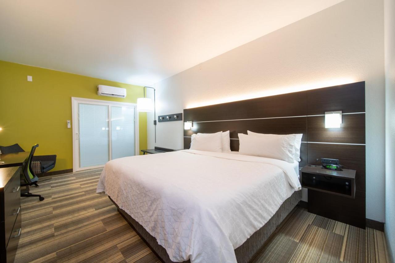 Holiday Inn Express Hotel & Suites Bedford By Ihg Esterno foto