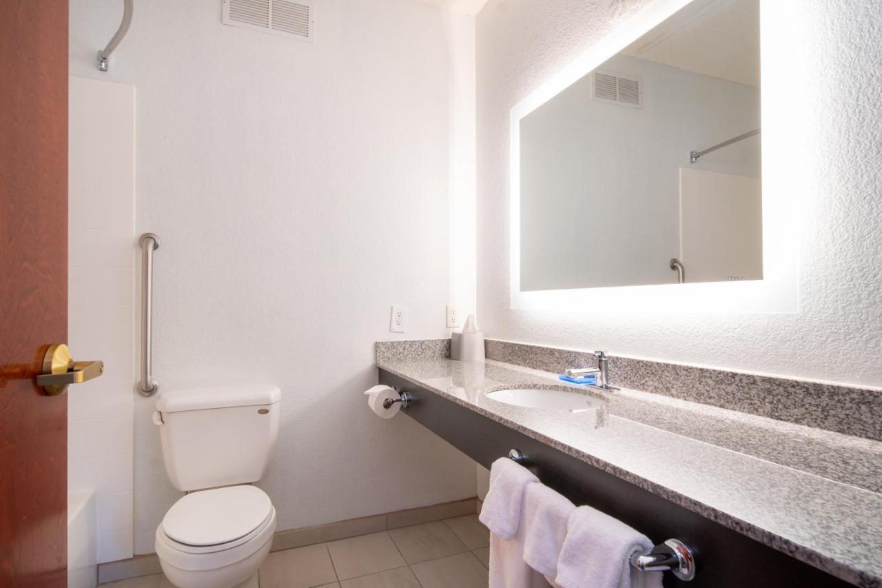 Holiday Inn Express Hotel & Suites Bedford By Ihg Esterno foto
