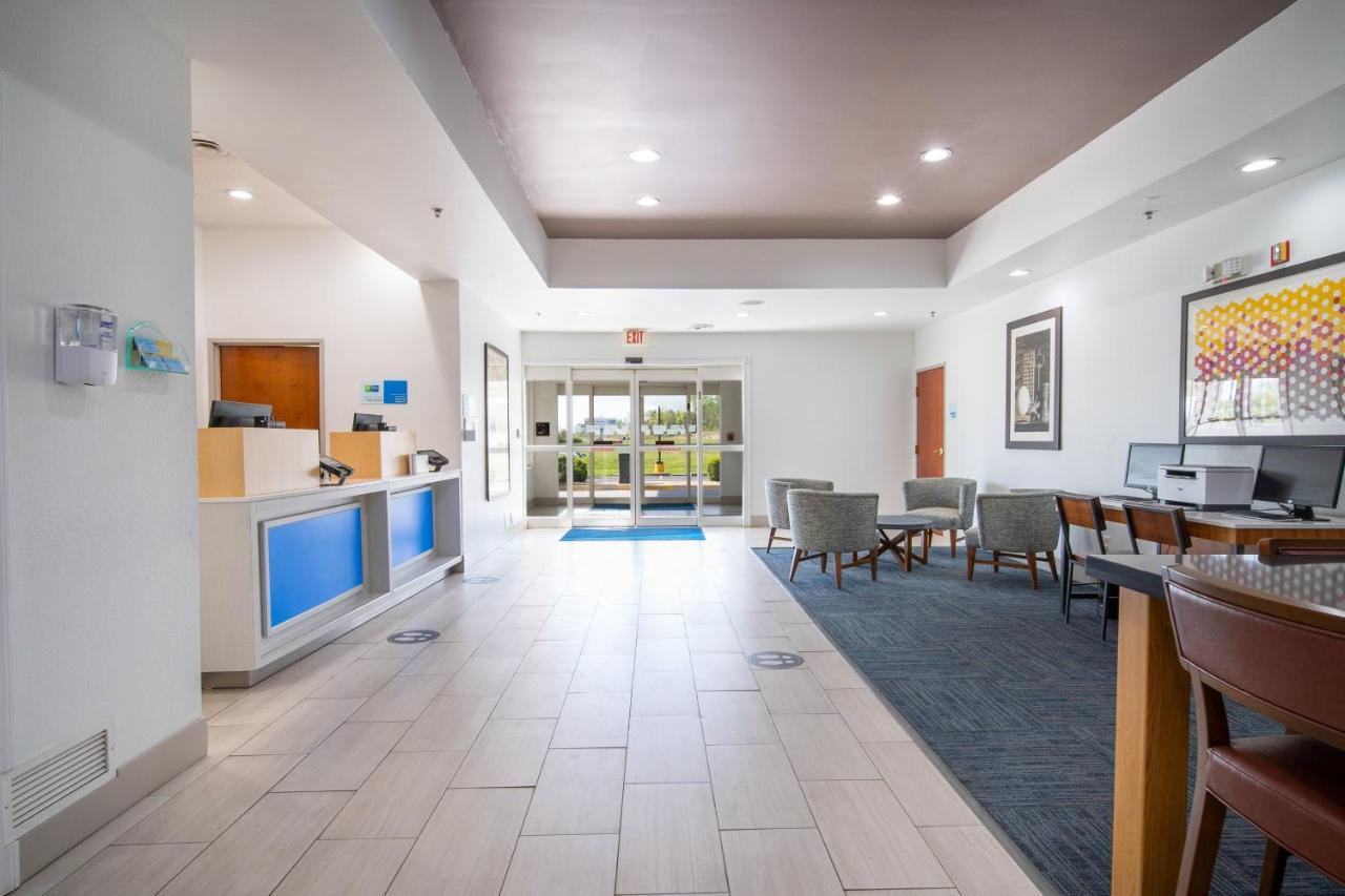 Holiday Inn Express Hotel & Suites Bedford By Ihg Esterno foto