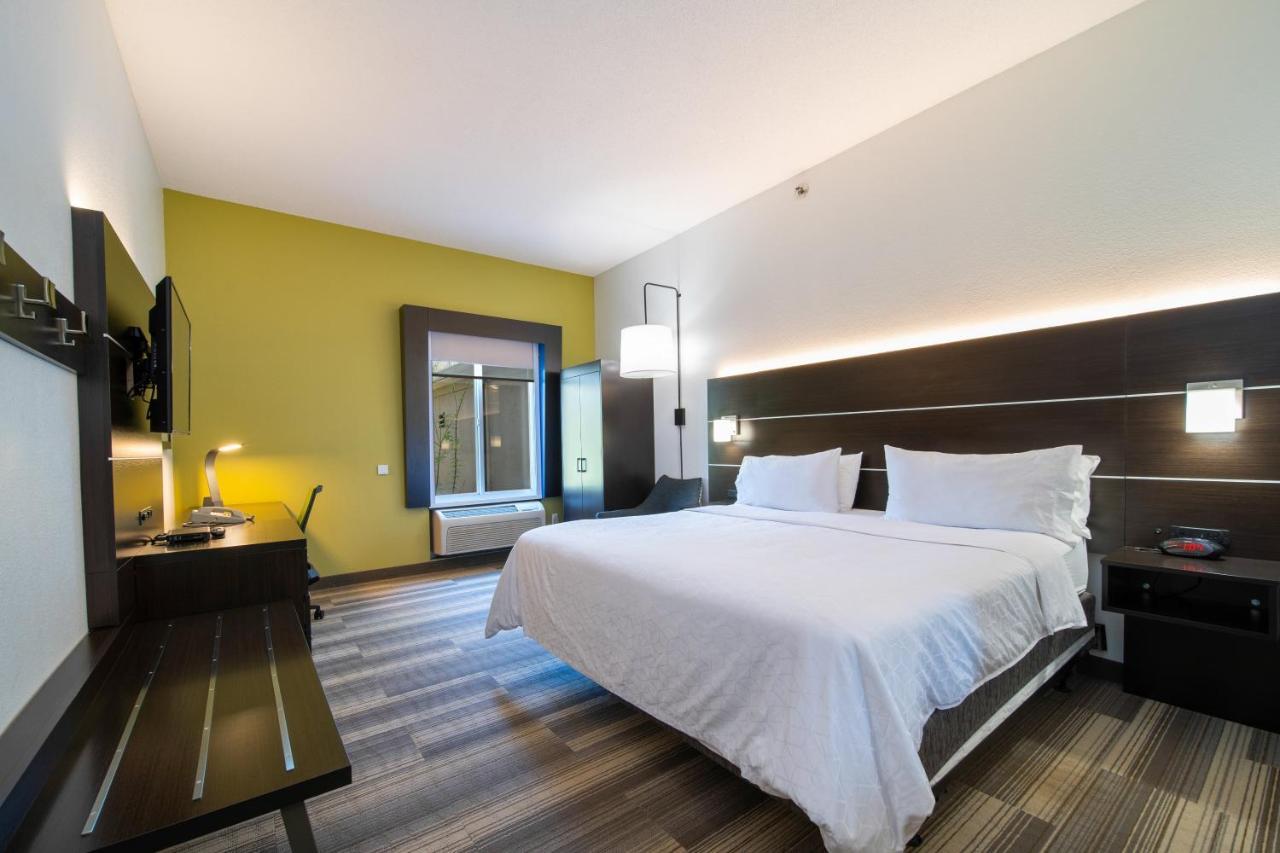 Holiday Inn Express Hotel & Suites Bedford By Ihg Esterno foto