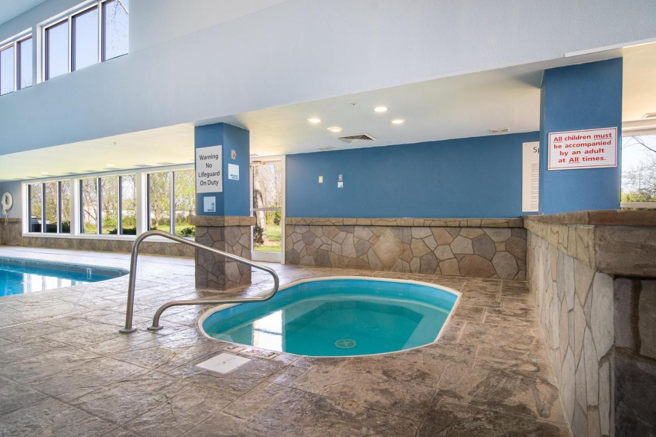 Holiday Inn Express Hotel & Suites Bedford By Ihg Esterno foto