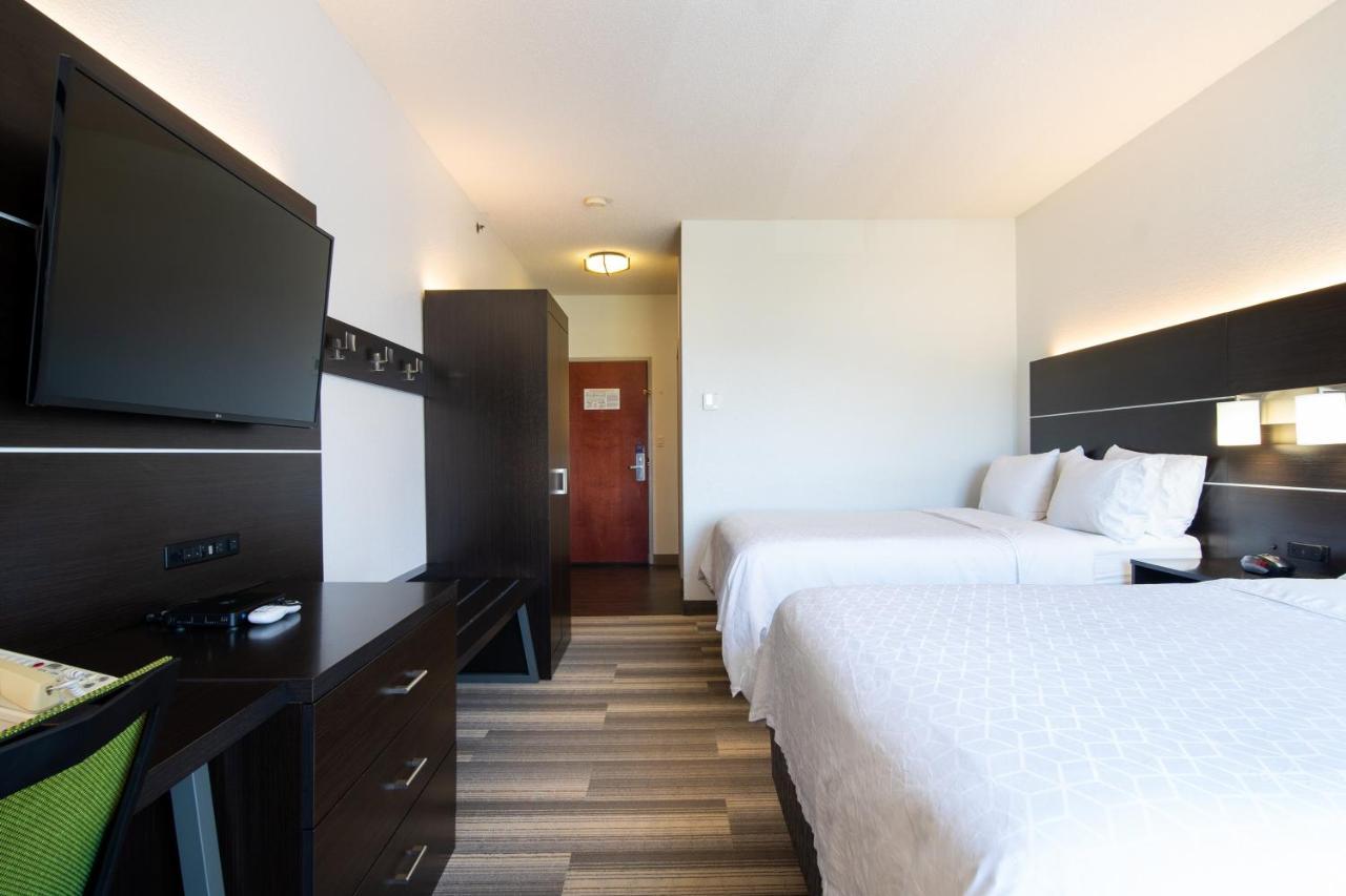 Holiday Inn Express Hotel & Suites Bedford By Ihg Esterno foto