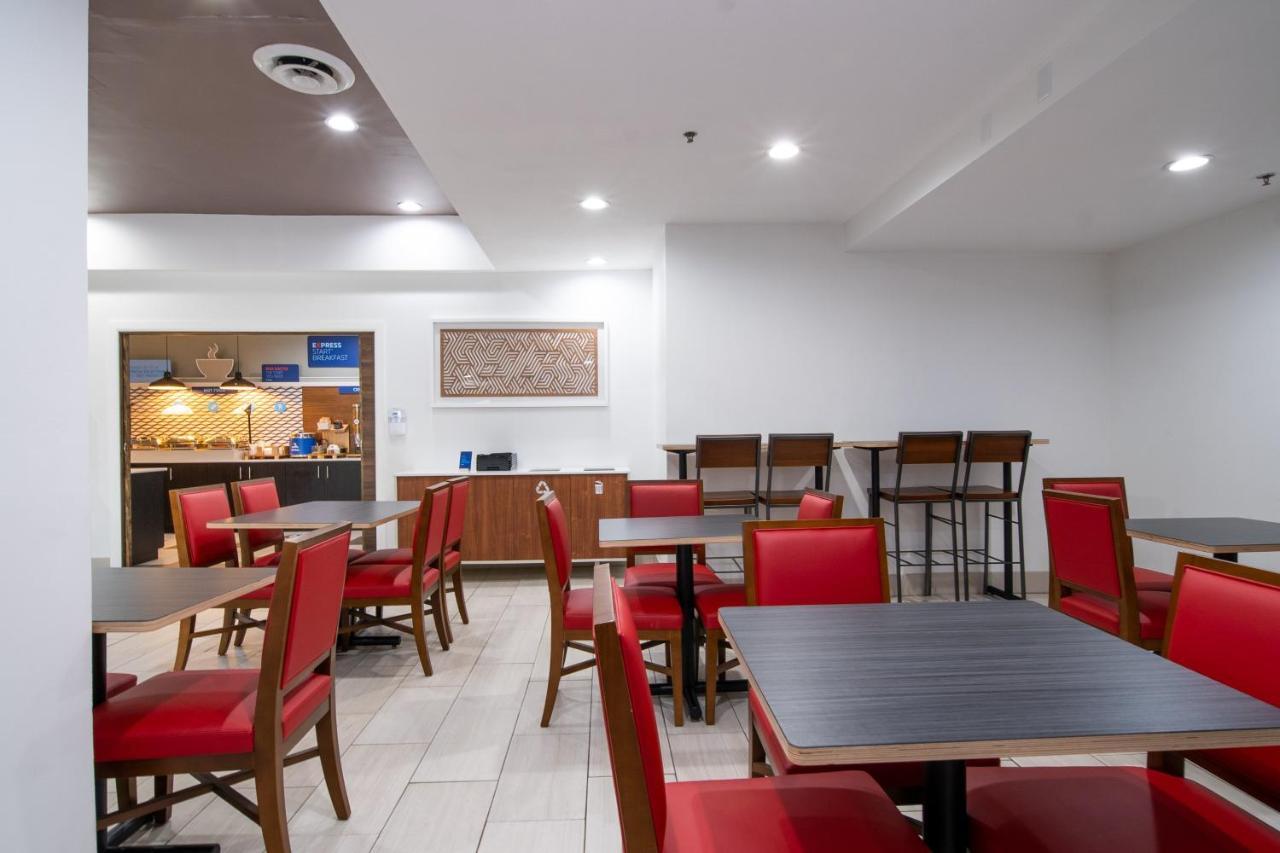 Holiday Inn Express Hotel & Suites Bedford By Ihg Esterno foto