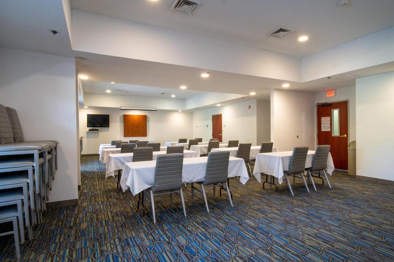 Holiday Inn Express Hotel & Suites Bedford By Ihg Esterno foto