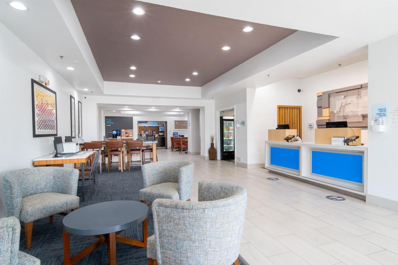 Holiday Inn Express Hotel & Suites Bedford By Ihg Esterno foto