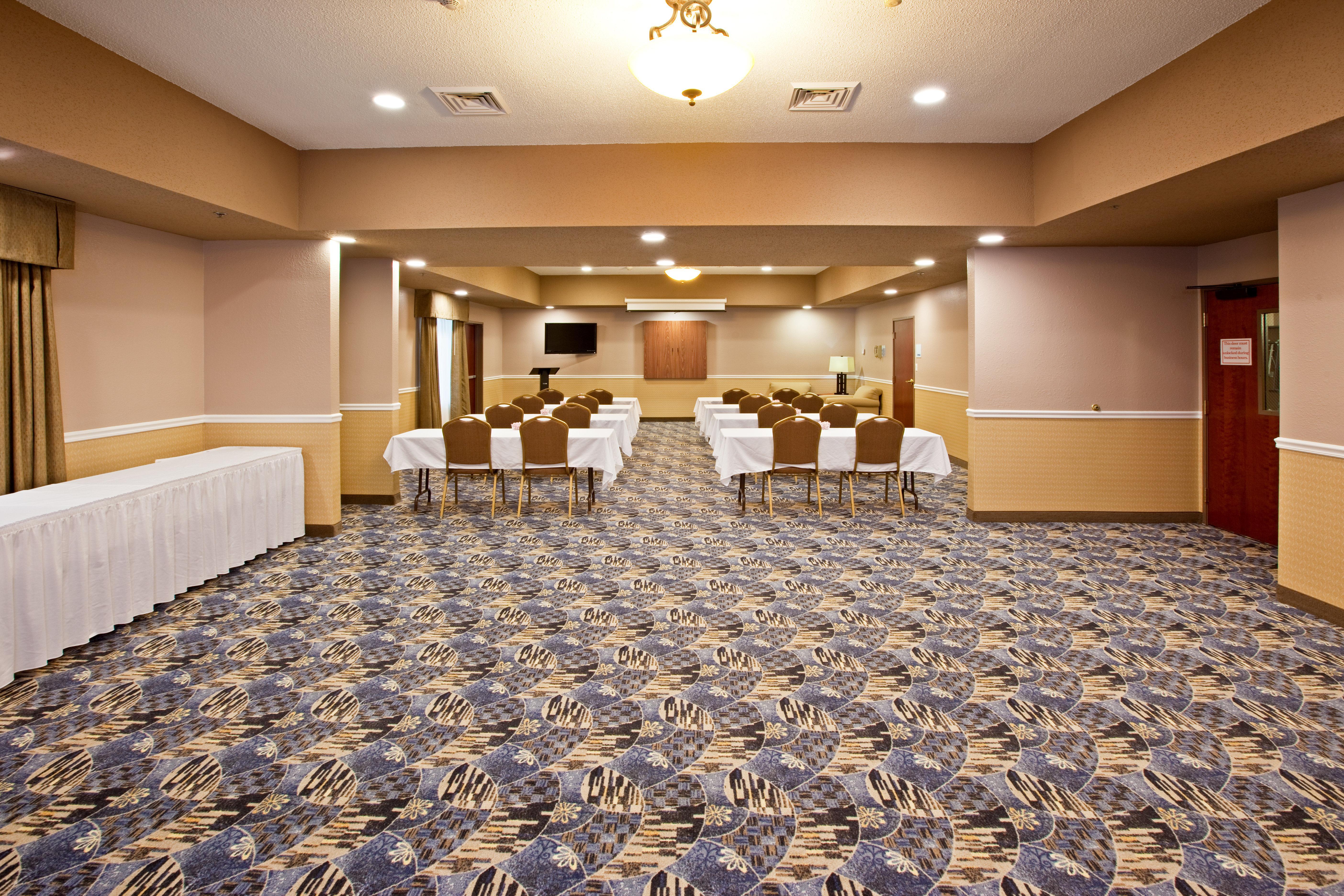 Holiday Inn Express Hotel & Suites Bedford By Ihg Esterno foto