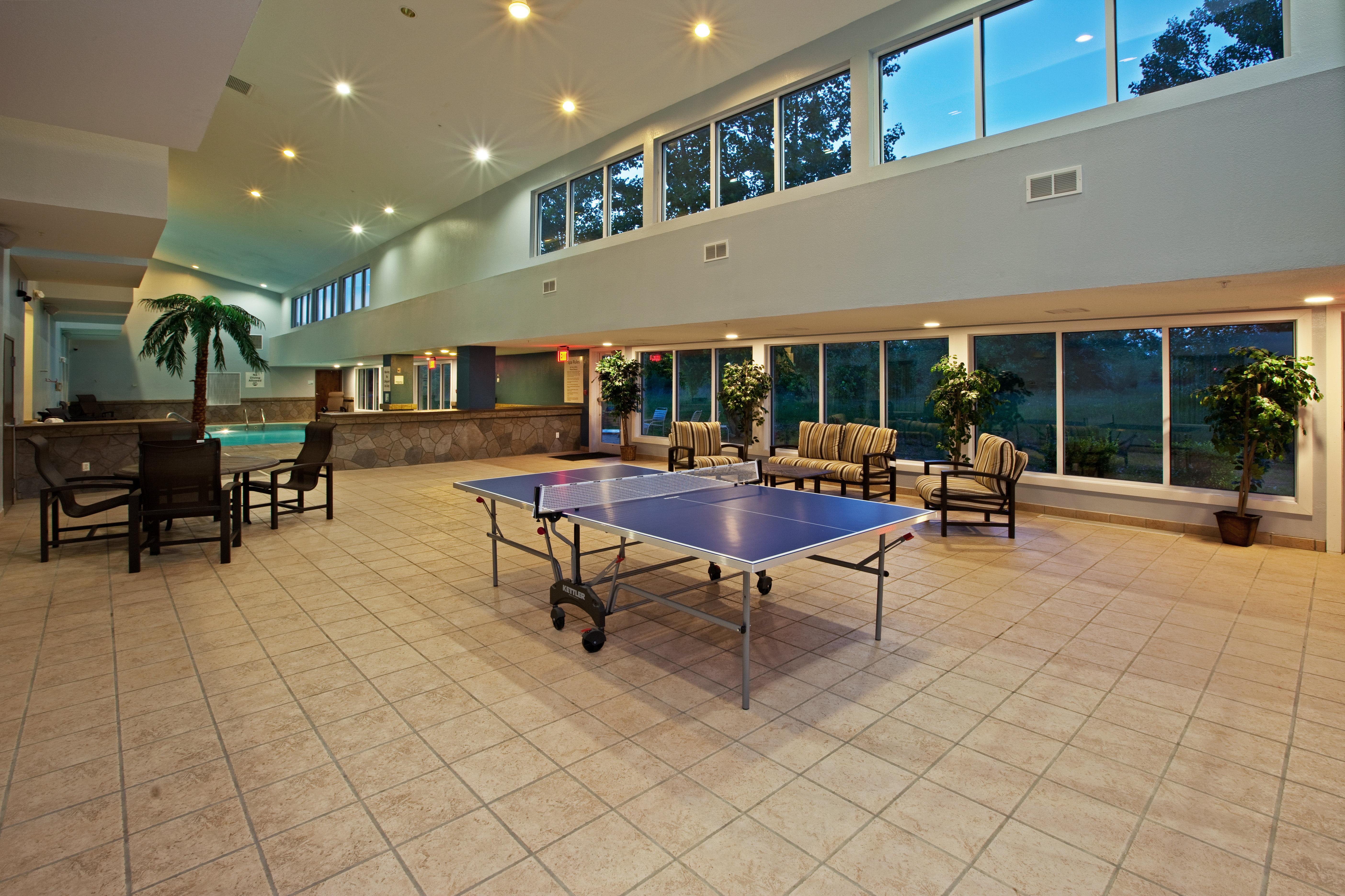 Holiday Inn Express Hotel & Suites Bedford By Ihg Esterno foto