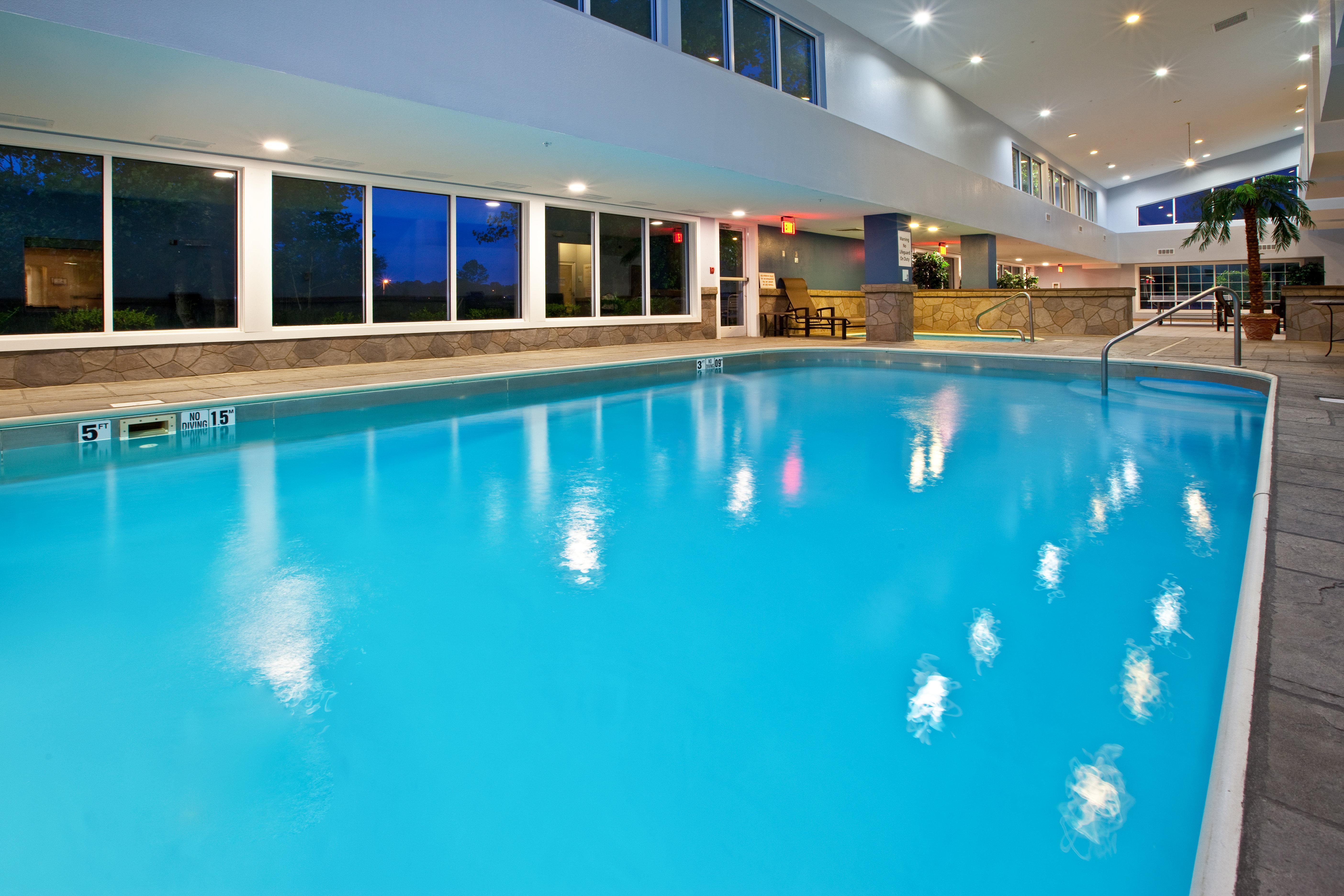 Holiday Inn Express Hotel & Suites Bedford By Ihg Esterno foto