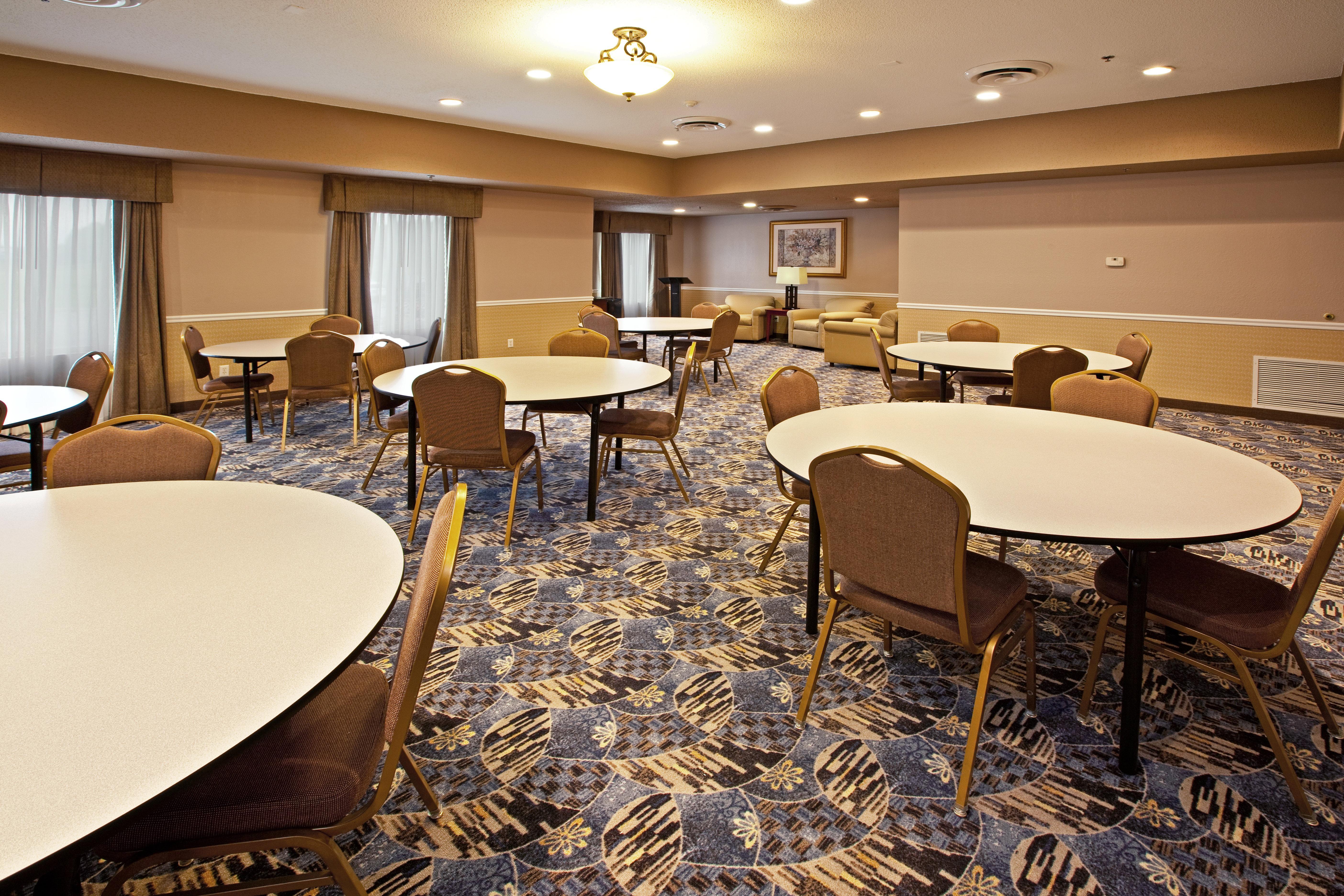 Holiday Inn Express Hotel & Suites Bedford By Ihg Esterno foto