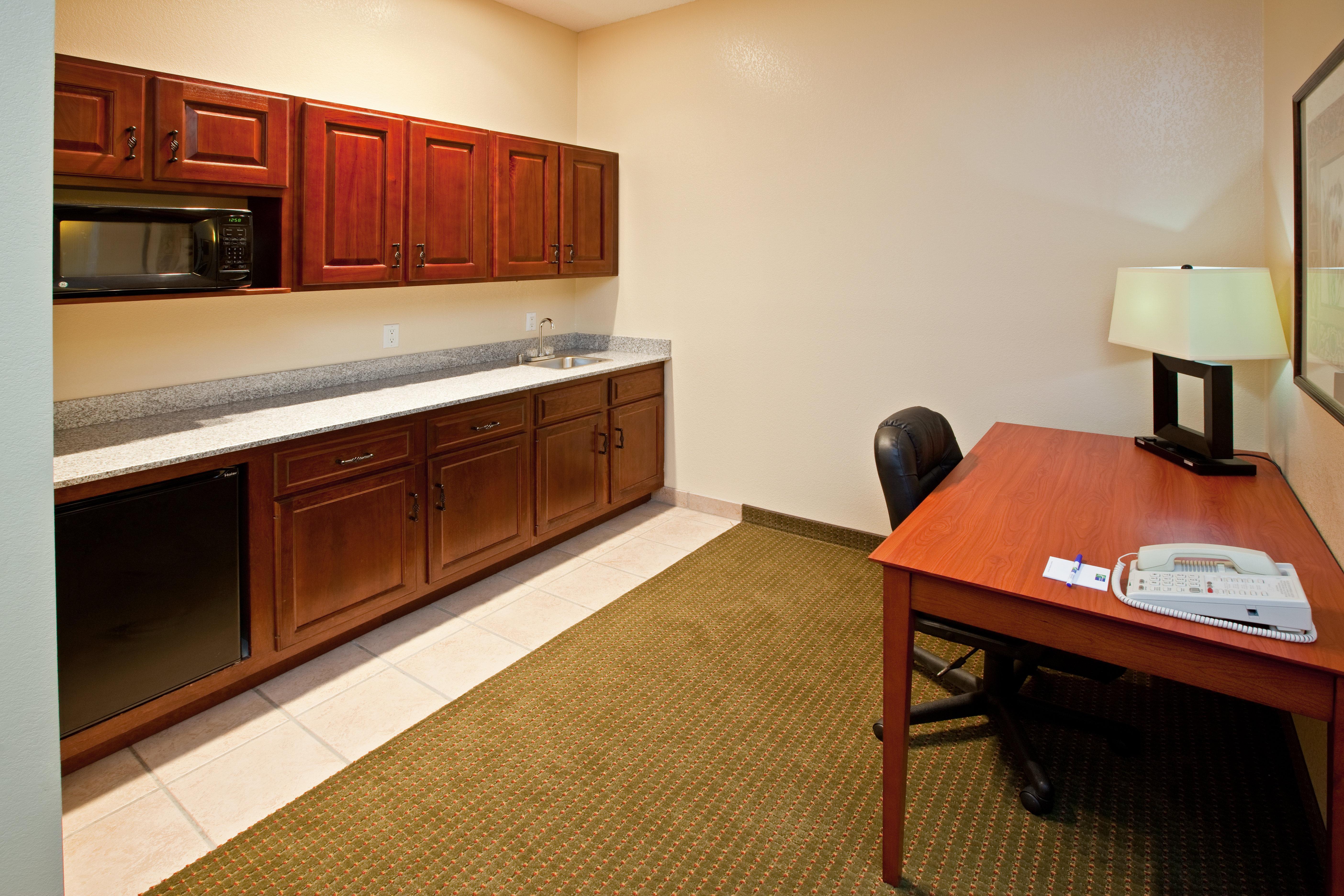 Holiday Inn Express Hotel & Suites Bedford By Ihg Esterno foto