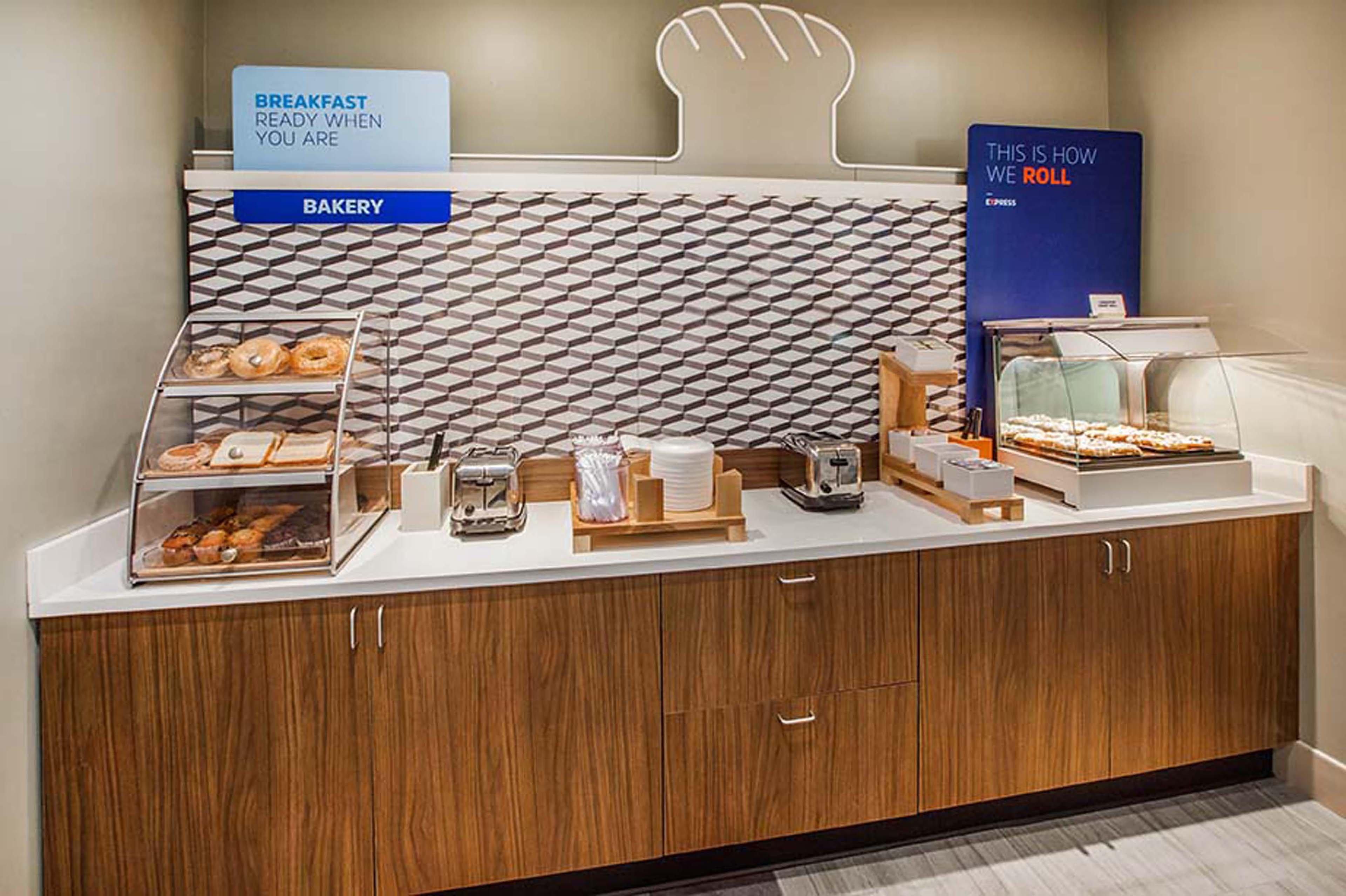 Holiday Inn Express Hotel & Suites Bedford By Ihg Esterno foto