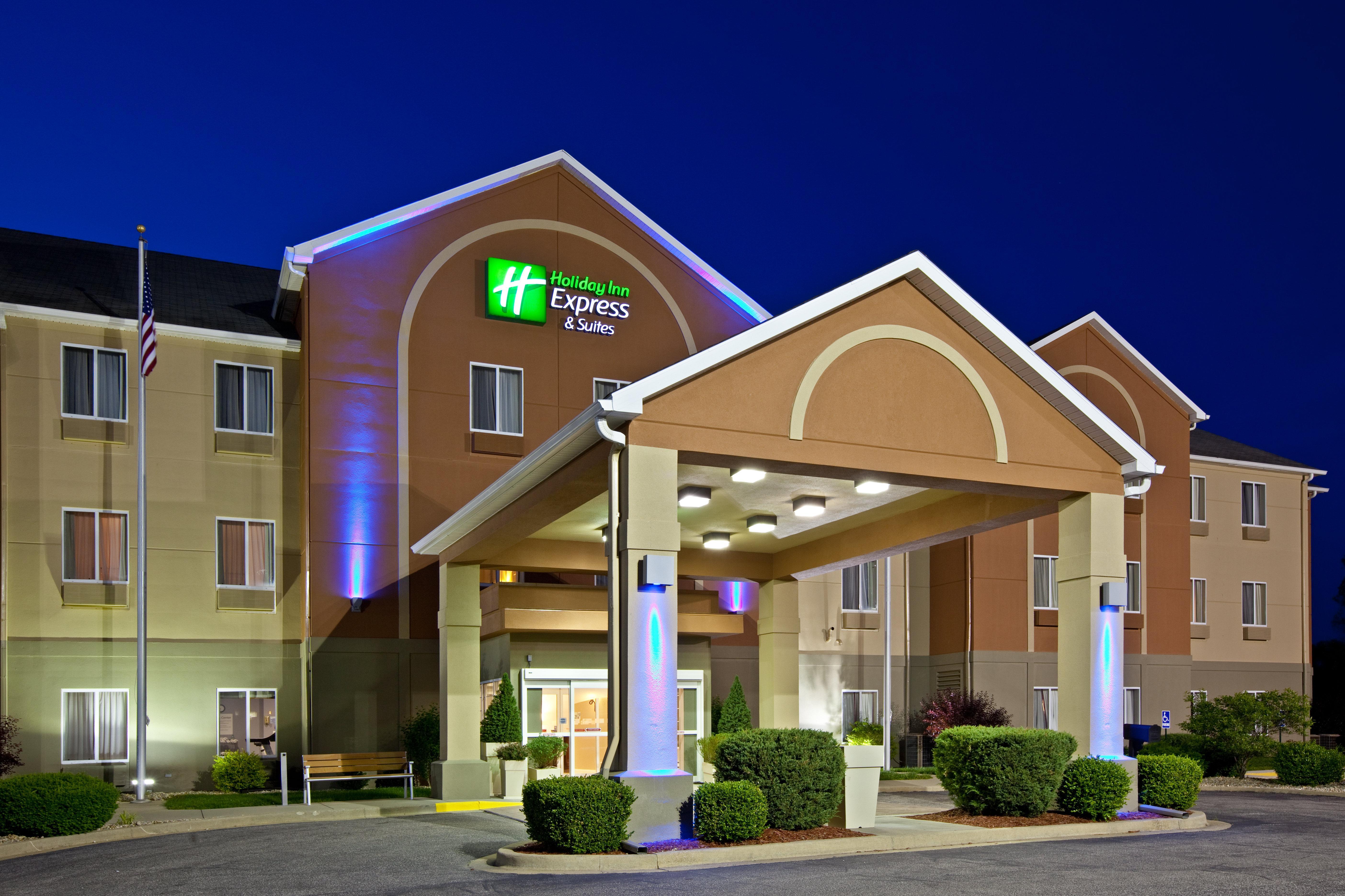 Holiday Inn Express Hotel & Suites Bedford By Ihg Esterno foto