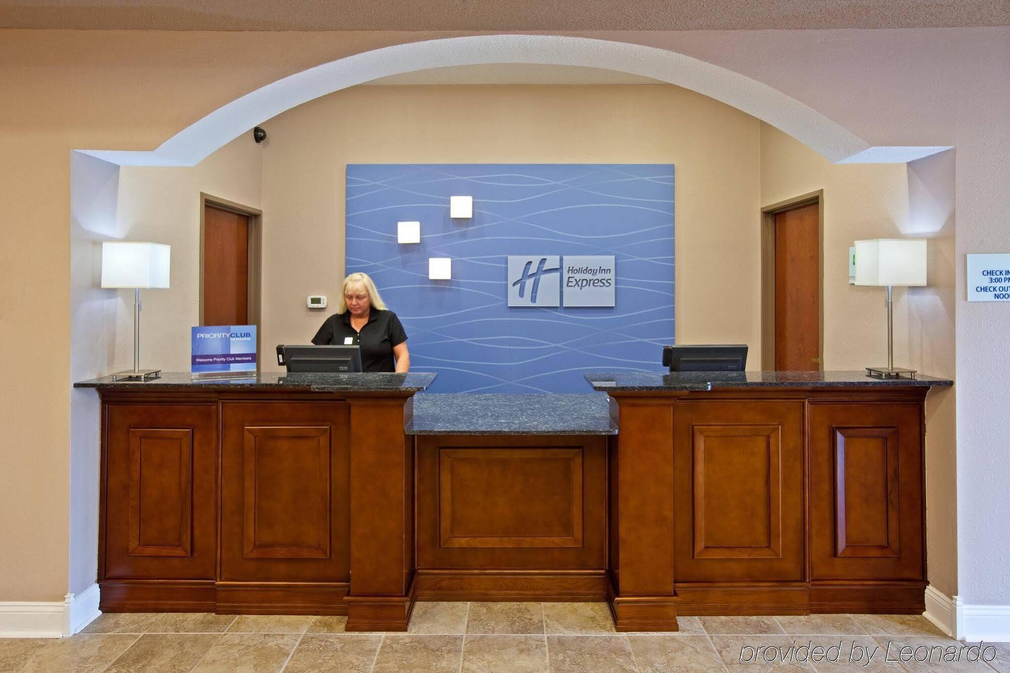 Holiday Inn Express Hotel & Suites Bedford By Ihg Esterno foto